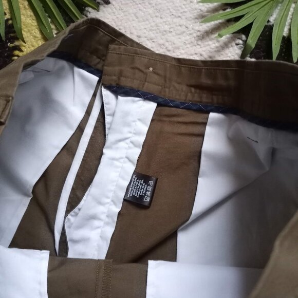 Lyle and Scott CASUALS Cargo Shorts Trek Green - Picture 11 of 11